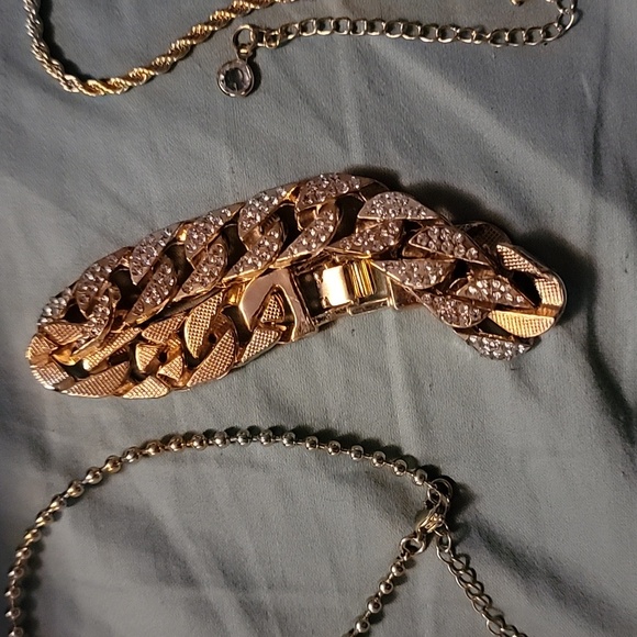 Bracelets - Picture 3 of 5